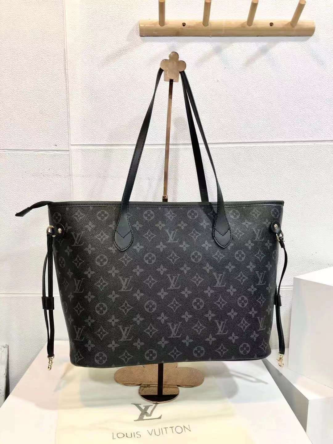 CLASSIC TOTE BAG